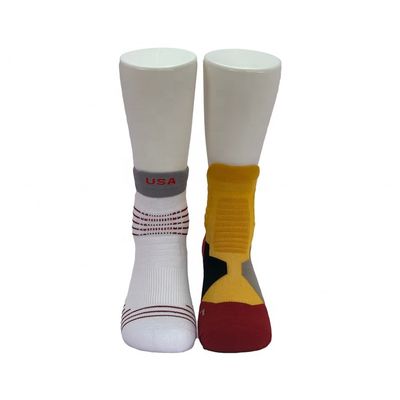 Calcetinas de beleza secas rápidas e respiráveis para homens Logotipo personalizado Calcetinas de aderência esportiva de estilo regular