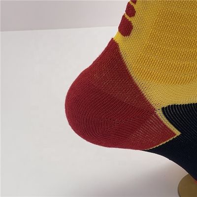 Calcetinas de beleza secas rápidas e respiráveis para homens Logotipo personalizado Calcetinas de aderência esportiva de estilo regular