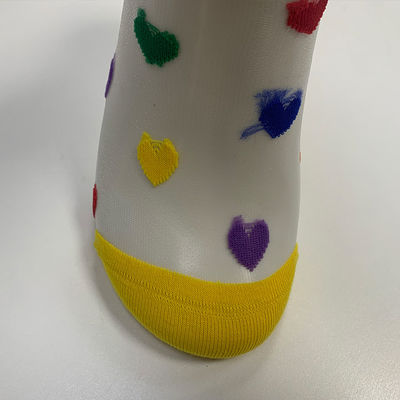 Tamanho europeu 36-39 Versão personalizada Padrão de coração feminino Veja através de meias de tornozelo