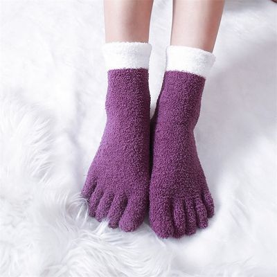 Antiderrapante Ladies Coral Fleece Cinco dedos Inverno espesso Aconchegante Listrado Cinco Dedos meias diárias