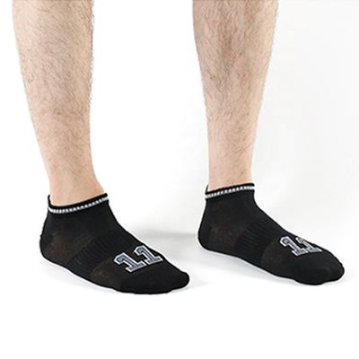 Logotipo personalizado meias de tornozelo atlético masculino sem deslizamento em algodão fino branco preto para o verão