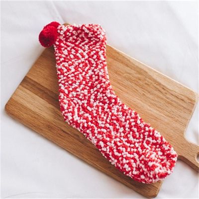 Calcetines de bolo de Copa de Velocidade de Coral de Inverno com Design de Bola de Acessório Criativo e Padrão DOT