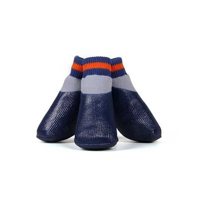 Meias meias impermeáveis para cães mantêm as patas secas durante o jogo ao ar livre