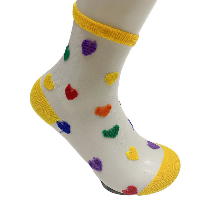 Tamanho europeu 36-39 Versão personalizada Padrão de coração feminino Veja através de meias de tornozelo